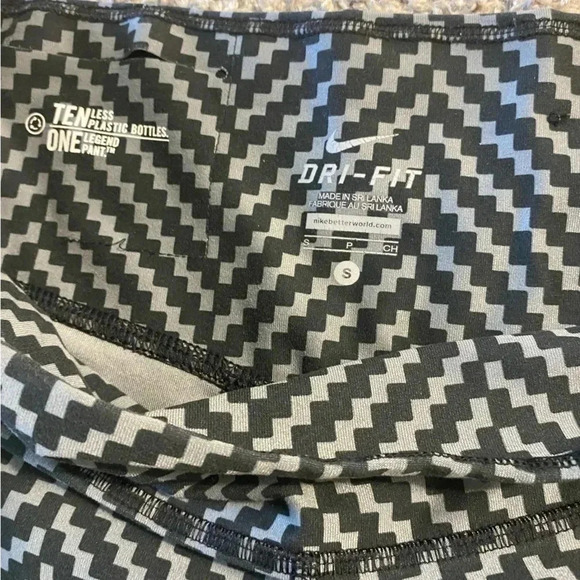 Nike Dri-Fit Legend 2.0 Training Zig Zag Capri Leggings | Size Small - Picture 3 of 6